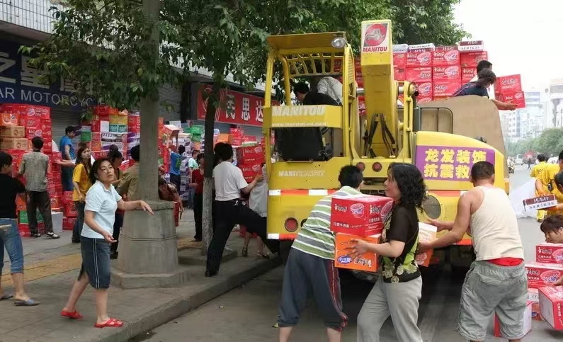 龍發(fā)裝飾援助雅安地震災區(qū)